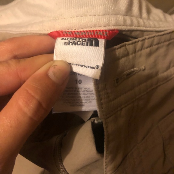 The North face women’s shorts size 10 - Picture 2 of 3